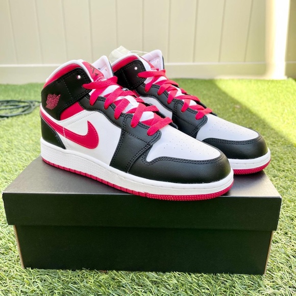 Nike Air Jordan 1 mid GS Very Berry - Picture 3 of 4